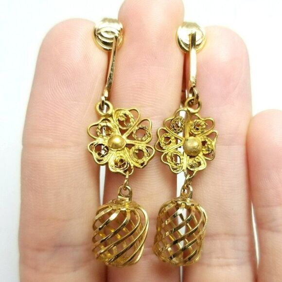 Vintage Clip On Gold Tone Filigree Dangle Earrings, Lightweight, Retro Estate - Picture 1 of 6